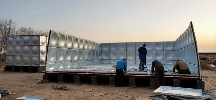 鍍鋅水箱采用專業(yè)密封條密封