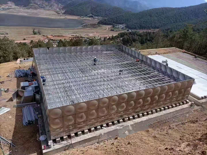  安裝不銹鋼水箱應(yīng)設(shè)置的管道和附件有哪些？